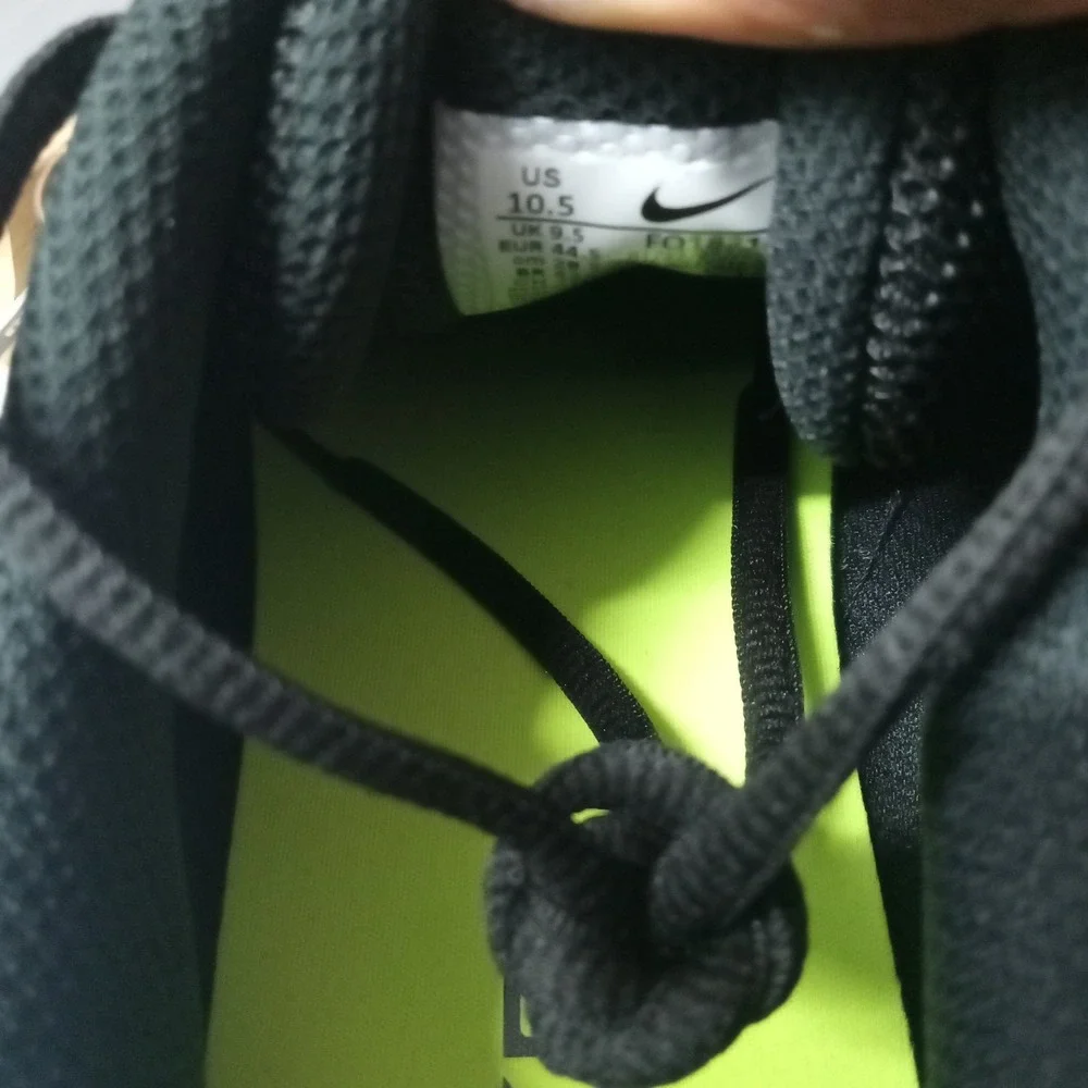 Nike MC Trainer 3 Men's Size 10.5 Black Volt Running Training Shoes Sneakers